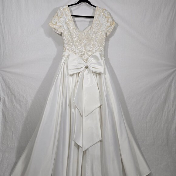 Vintage FOREVER YOURS 80s Dresses & Skirts - Vintage FOREVER YOURS 80s White Embroidery Bead- Bow Wedding Gown Dress Size 10.